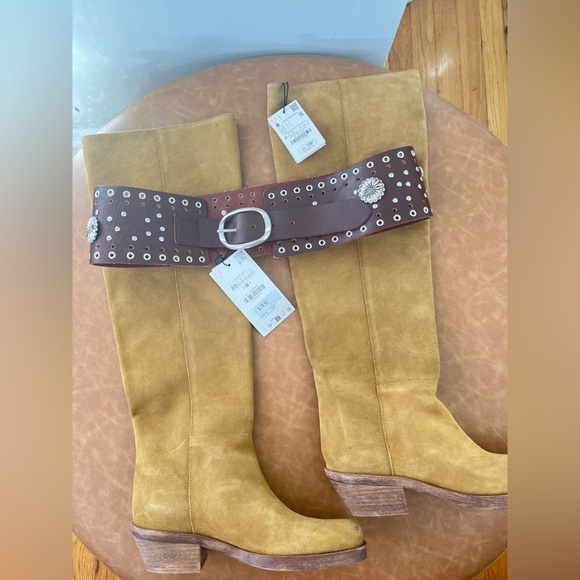 NWT ZARA 100% COW Boots size USA 7.5 38
USA 8 49
🚨FINAL PRICE NO ACCEPT OFFER - Picture 16 of 16